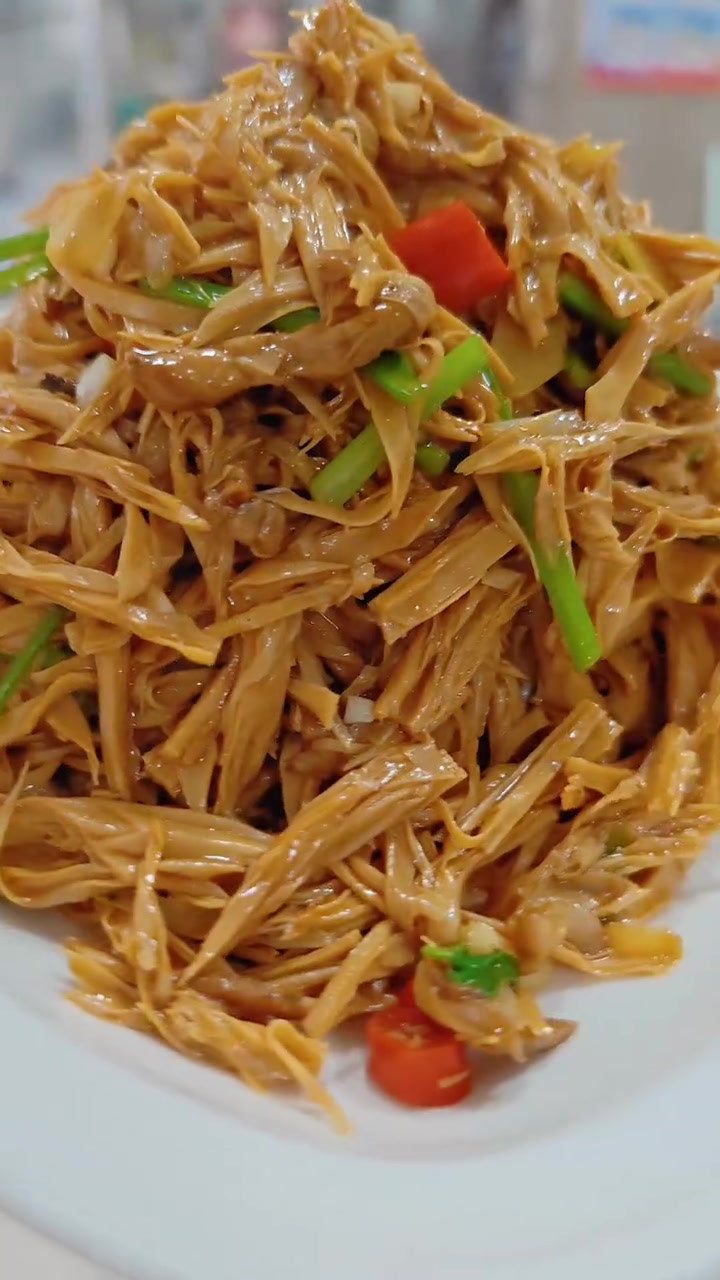 过年教你一道拿手菜 腐竹炒肉丝教程
