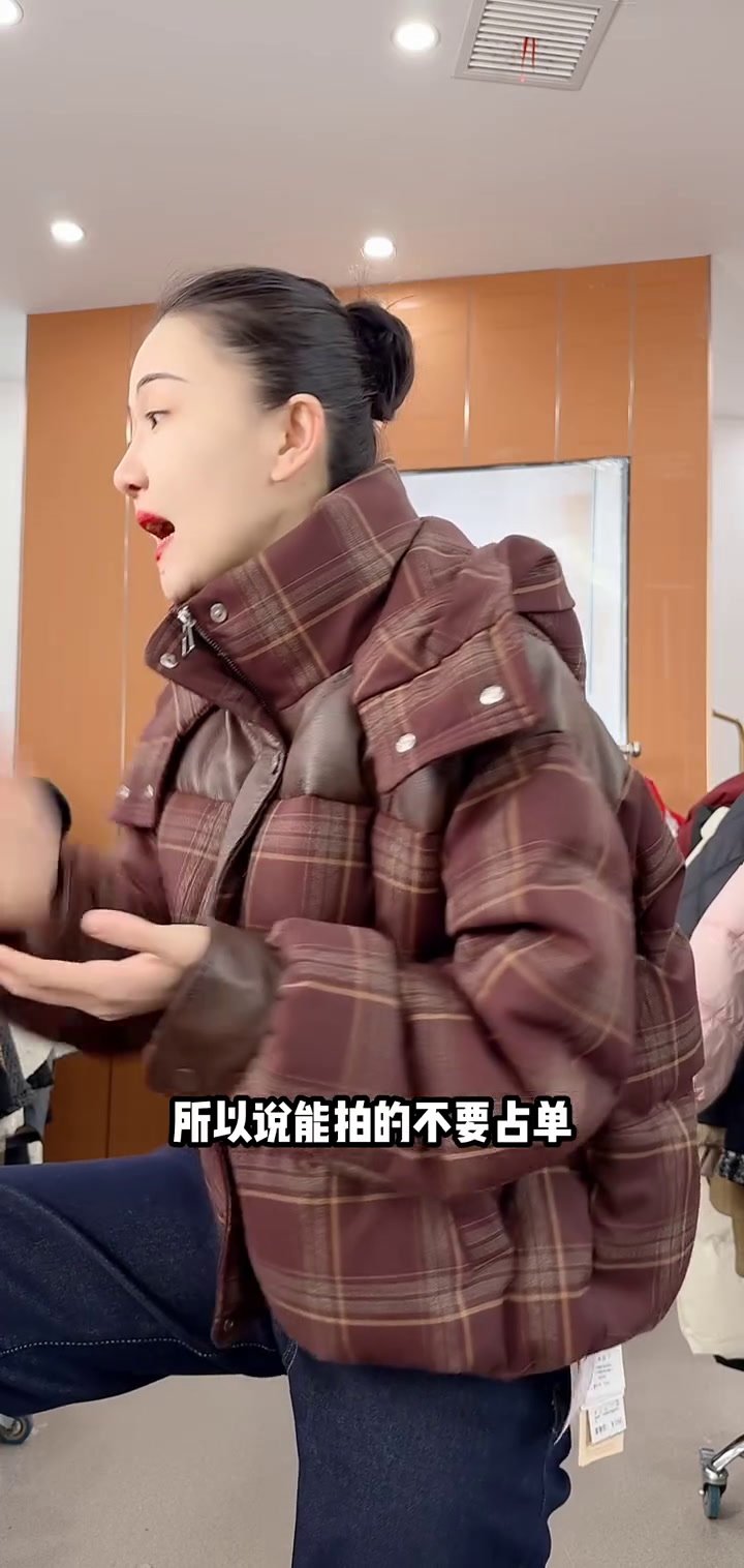 我推荐了9022短款羽绒服女款新款冬季2024年正品洋气白鸭绒加厚冬装外套,快来看看!