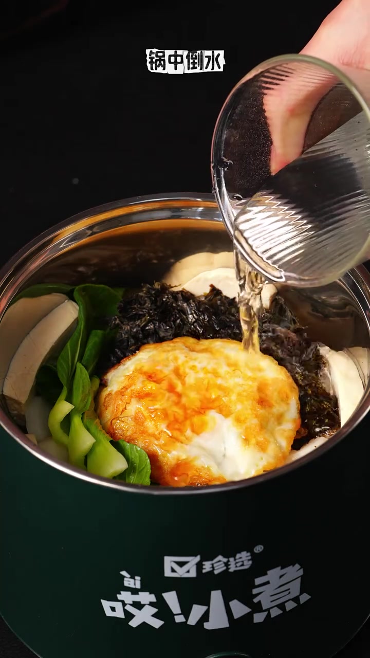 试试这道火腿年糕豆腐锅,低脂火腿,开启活力;软糯年糕,提供优质碳水;嫩滑豆腐,满满植物蛋白