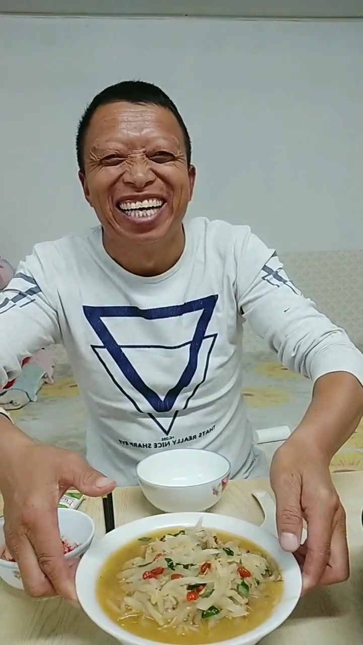 我是个单身汉打开火山学做萝卜枸杞汤冬吃萝卜夏吃姜