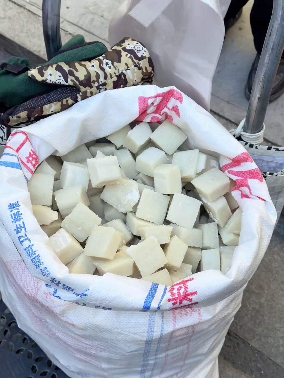 江苏盐城,过年吃的传统年糕,一口回到小时候