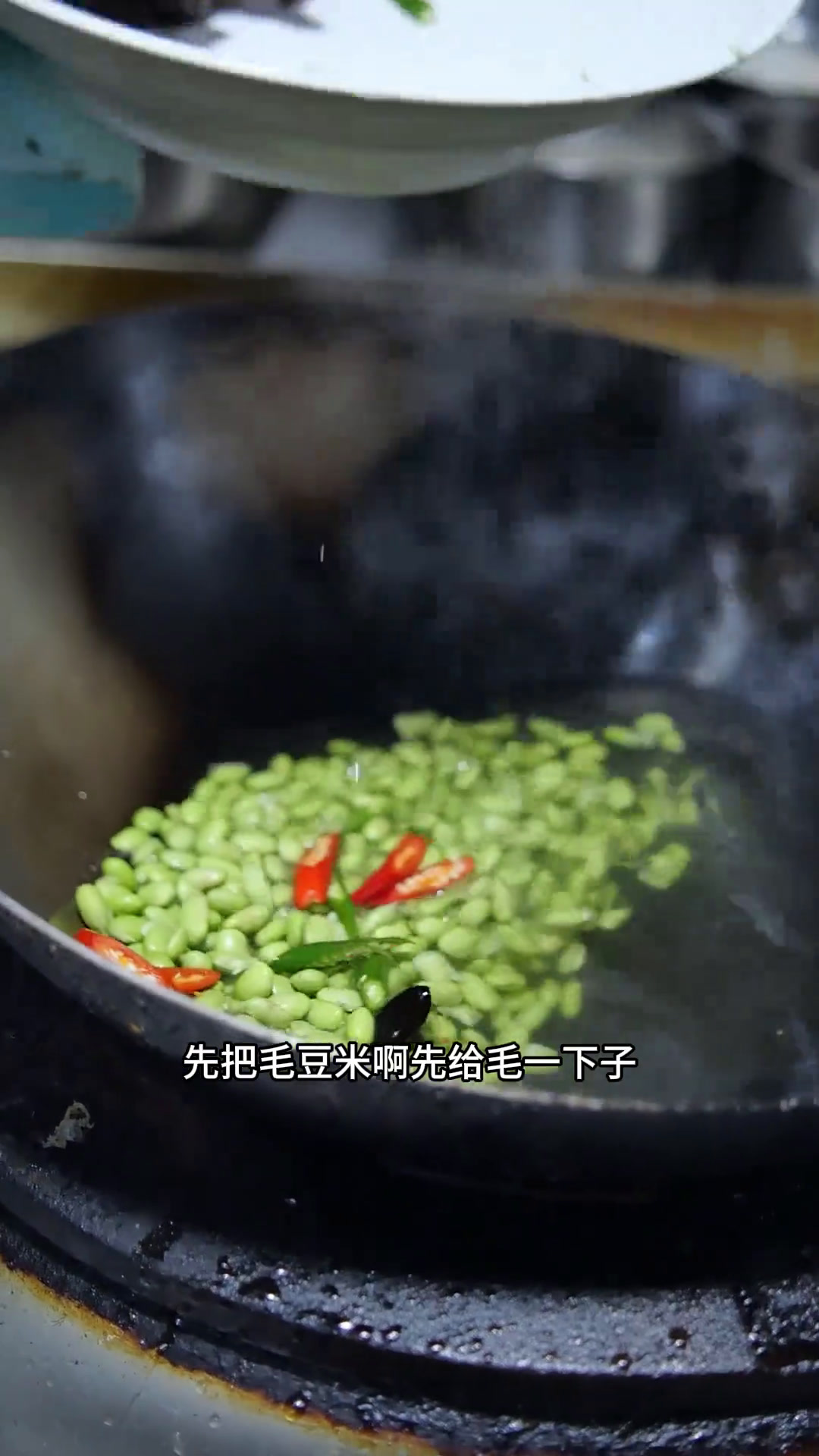 毛豆米炒肉丝,过节期间可以厨房试试,很简单
