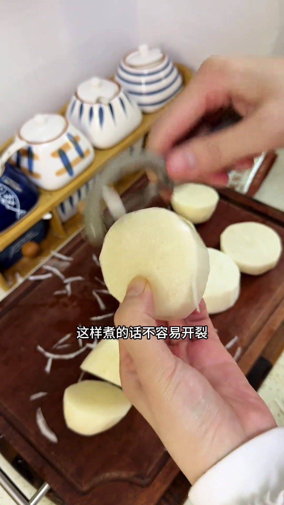 娘俩的晚饭,来上一锅热乎乎的关东煮,孩子吃的可太开心了