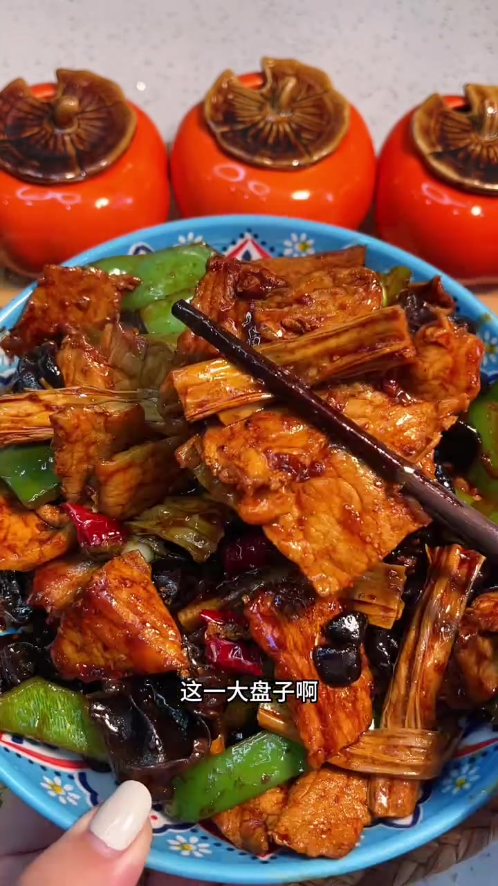 腐竹炒里脊肉片年夜饭最缺不了好吃的炒菜!