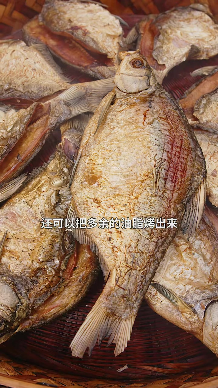 湖南地方特色的酒糟鱼,需要经历多道工序后,鱼骨酥软