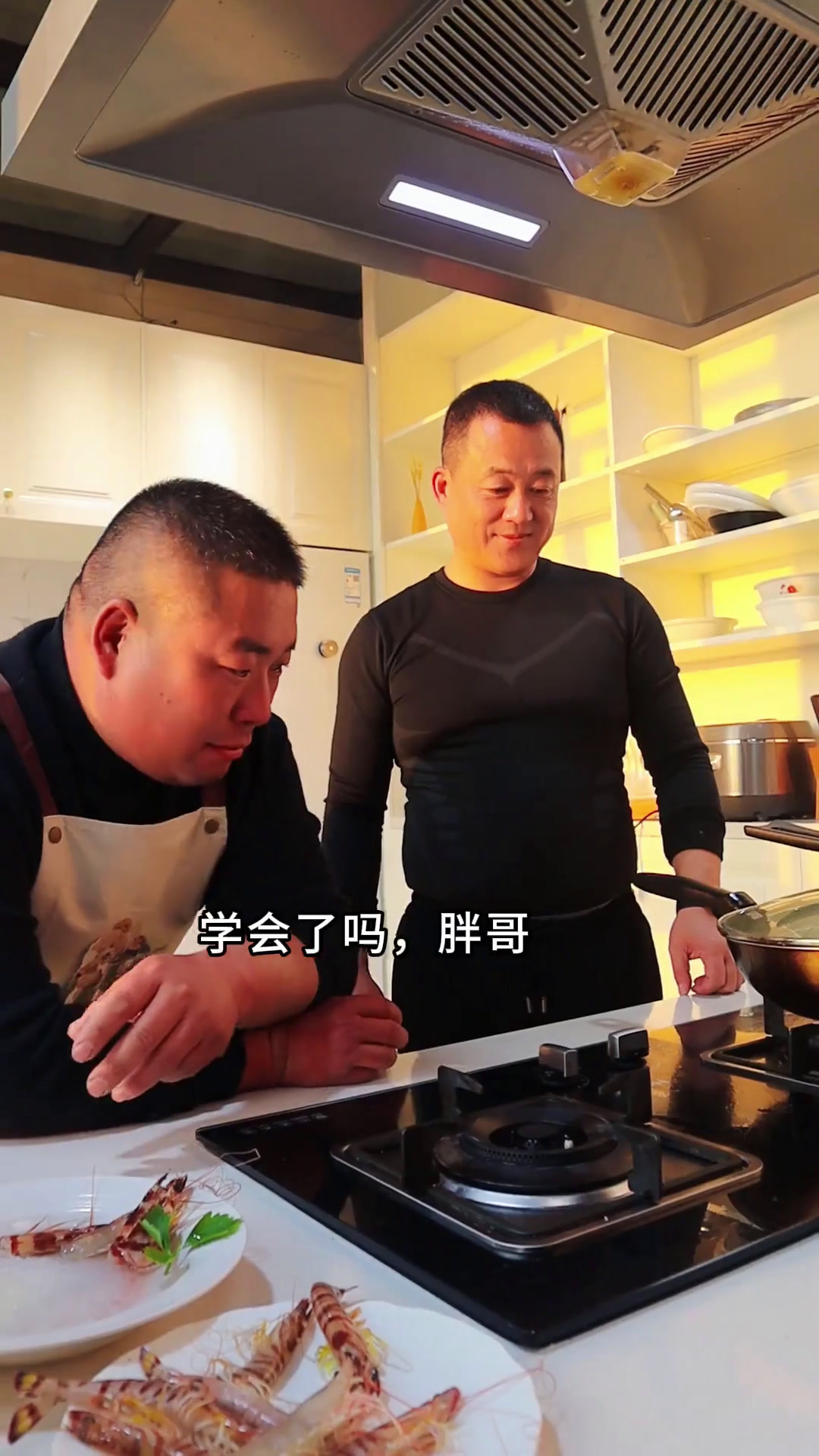 带鱼刺身你吃过吗?胖哥反正是第一次吃,这个鲜味太绝啦
