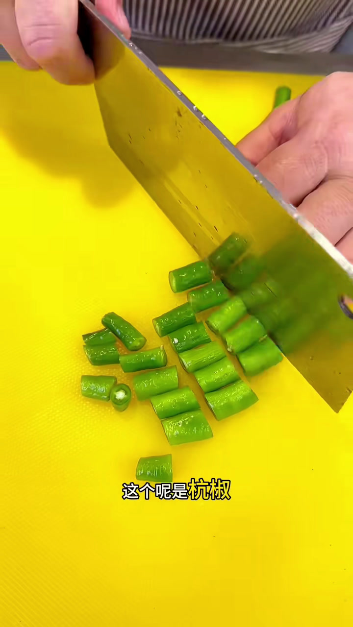 凉拌粉丝这样做清爽美味大家都很喜欢吃