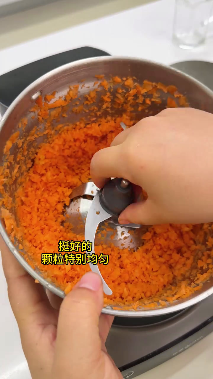 今天吃香喷喷的「胡萝卜鲜肉玉米」大包子