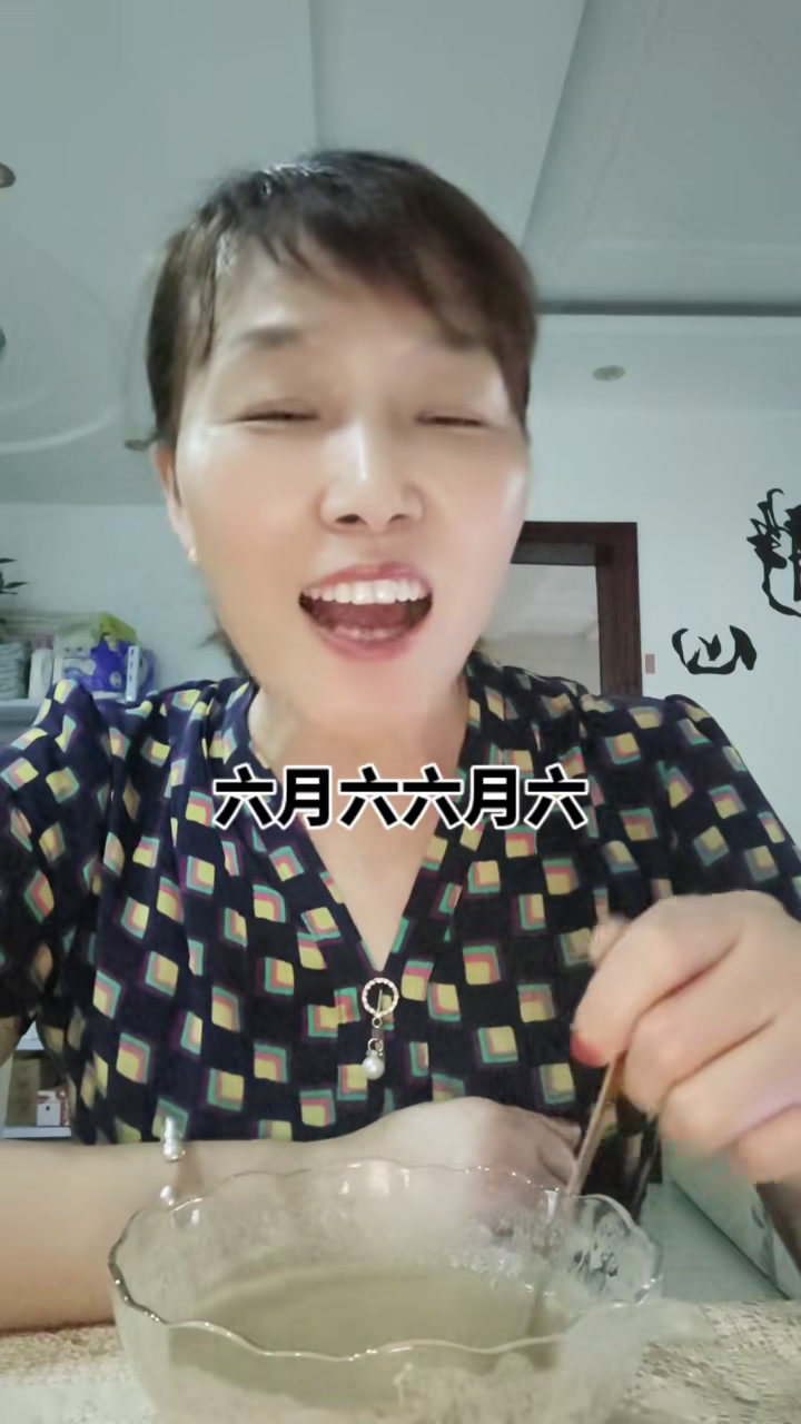 六月六.六月六,家家撑船带骨肉……