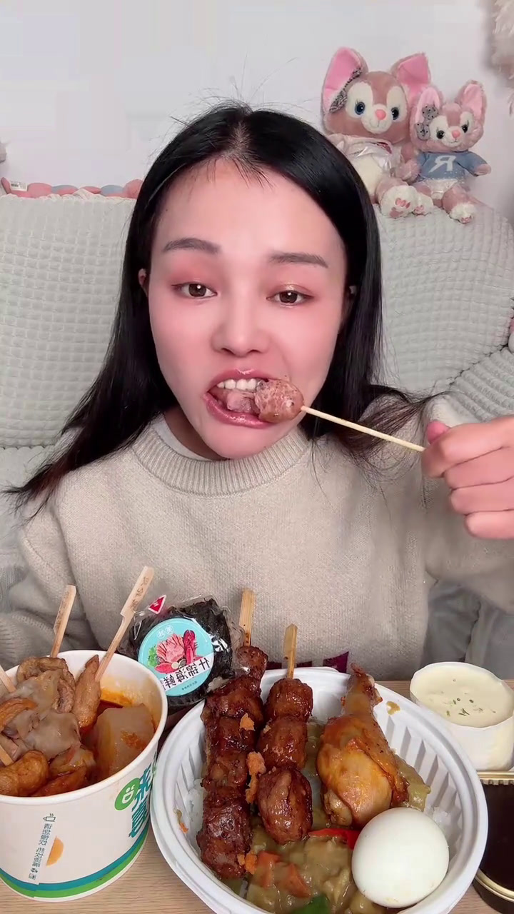 便利店三件套:关东煮、肉串、烤肠