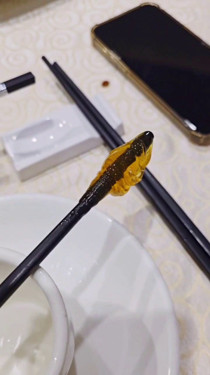 鸡公茶缸鸡公碗老广情怀,吃一支麦芽糖唤起儿时记忆。然后开吃!