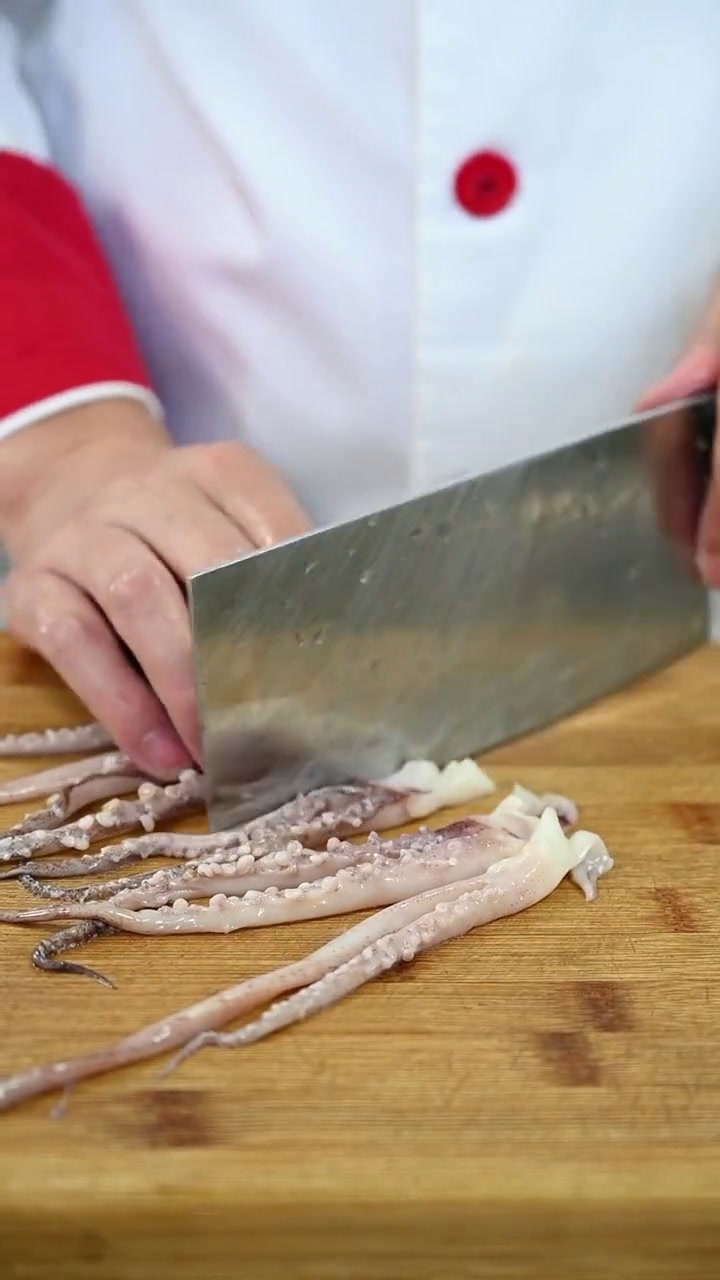 酸辣开胃凉拌鱿鱼须,清爽不油腻