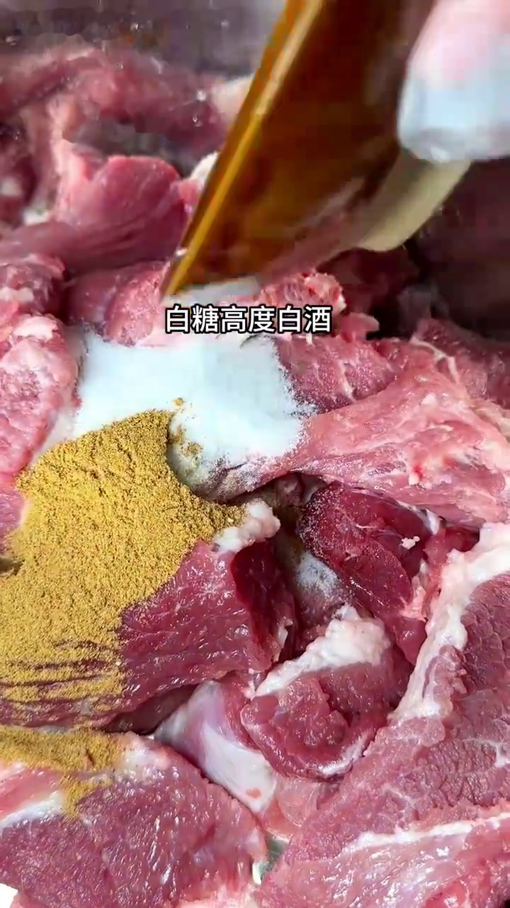 广东10元盒饭有麻辣小龙虾披萨,咖喱牛肉,叉烧肉和盐焗鸡腿,连知名up橙飞老师也前来打卡!