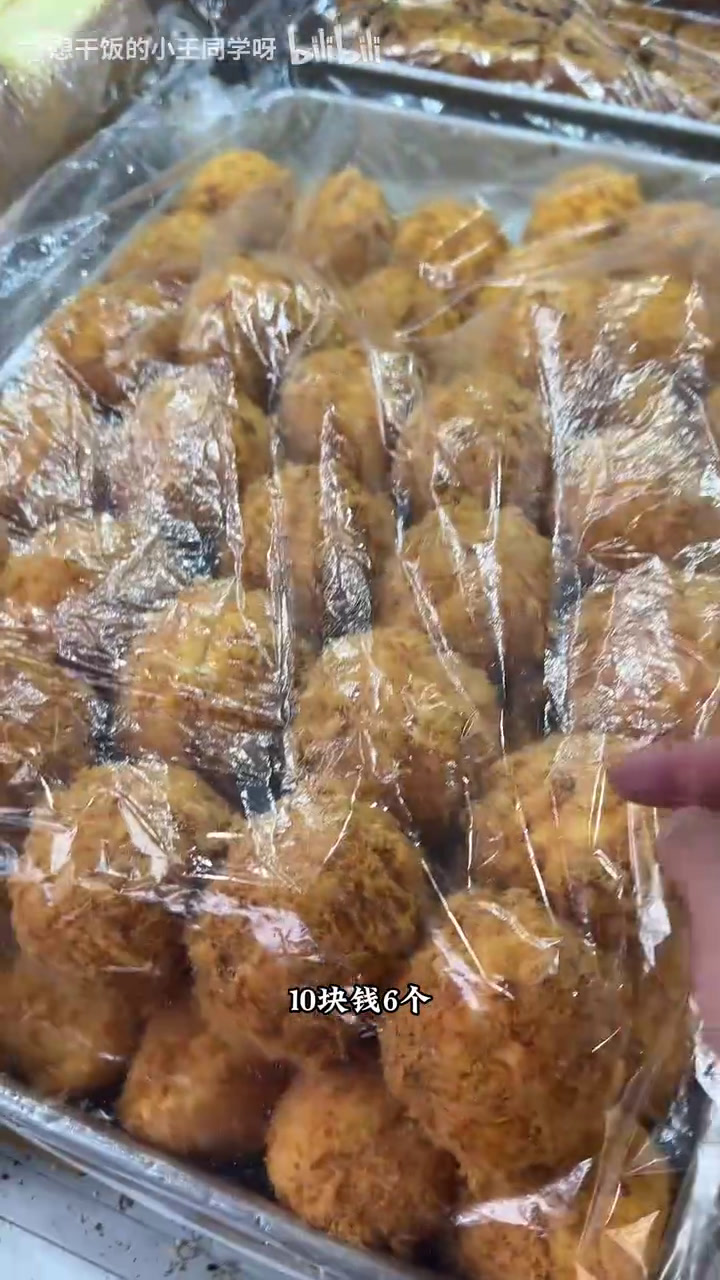 每次在街上看到这样的面包摊都走不动路