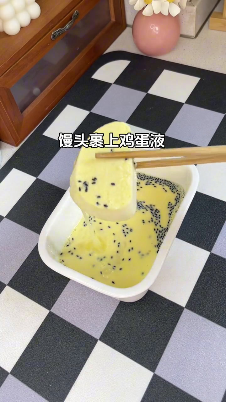 来看看两岁宝宝早餐都吃了啥?外酥里嫩的香煎馒头片搭配简单又营养好吃的豆腐脑