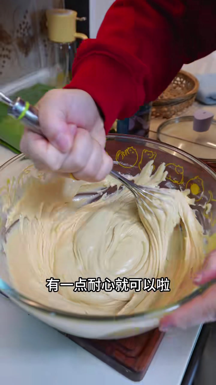 每逢过年,客家人少不了做的圆笼糍,就是大家说的年糕