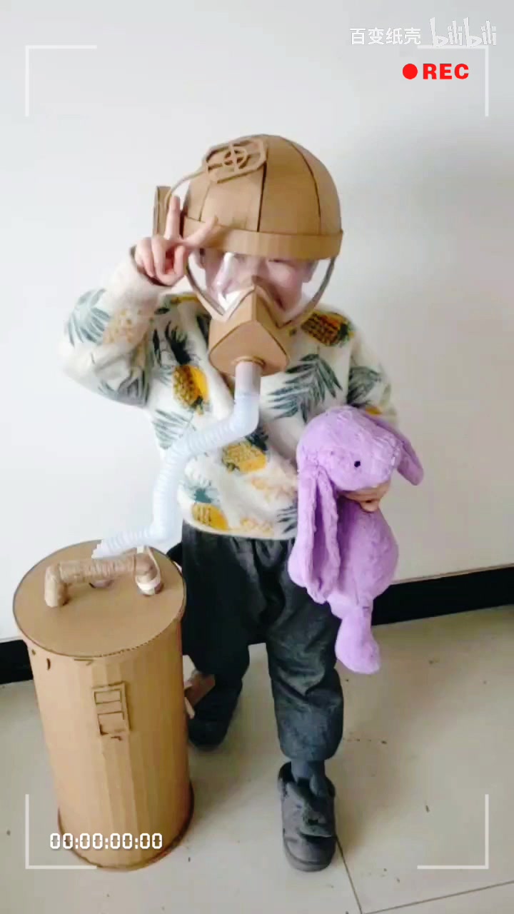 我用纸箱给大家做了一款防毒面具,除了可以防止正面传播,圆筒还