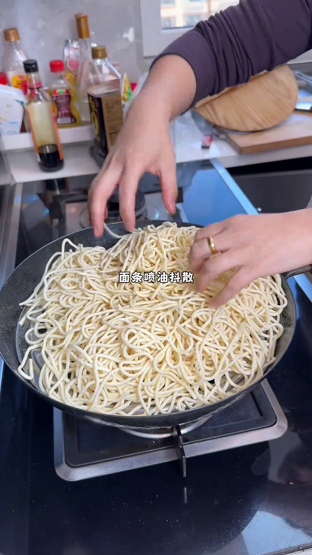 今天给工地师傅们做了辣椒炒牛肚、炒面、番茄豆腐汤