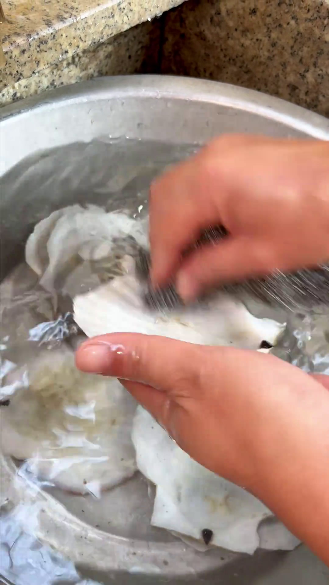 10分钟做好蒜蓉粉丝蒸扇贝,鲜到没朋友