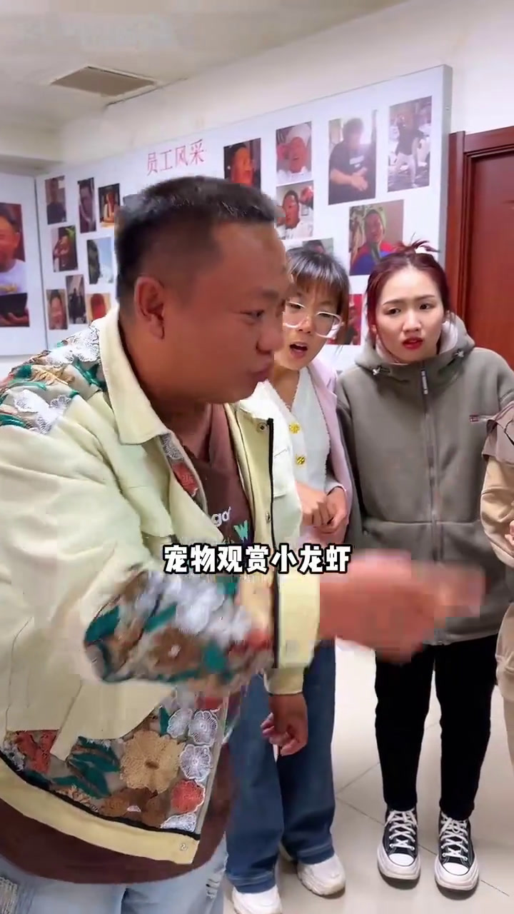 花一万五买三百只巨型蓝色小龙虾,给员工们来个龙虾盛宴!