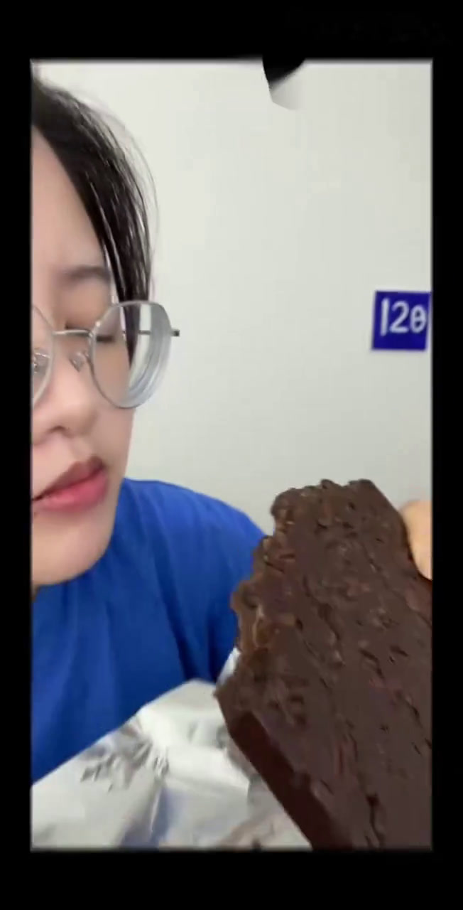 确实是没吃过这么大的巧克力板砖