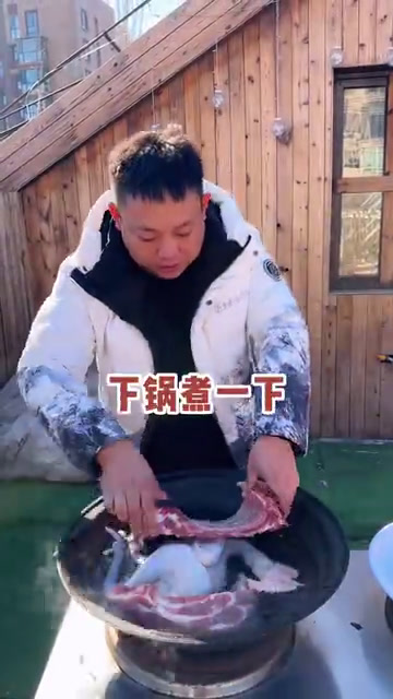 论公司有一位南方员工的幸福感、云南特色炊锅直接安排上,超级超级好吃!