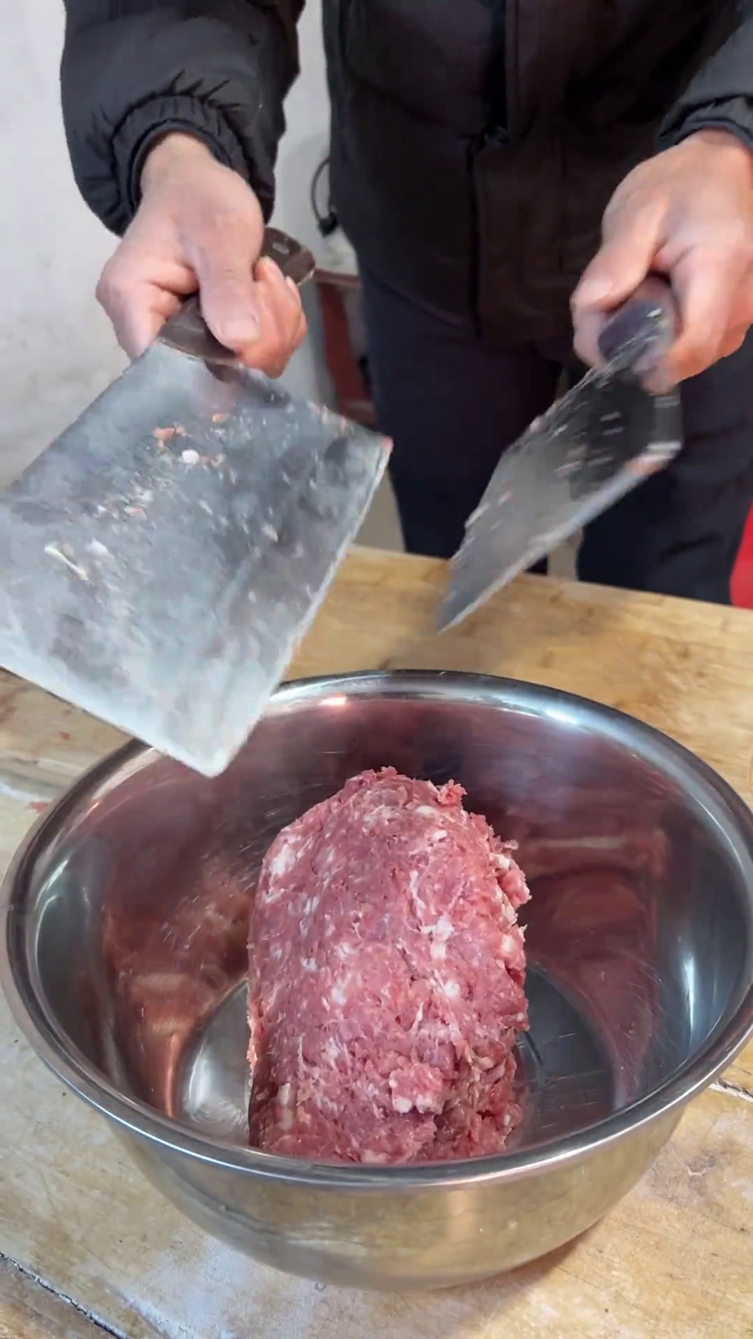 孩子永远都是爸妈的心头肉,一家人在一起吃饺子真的太高兴了