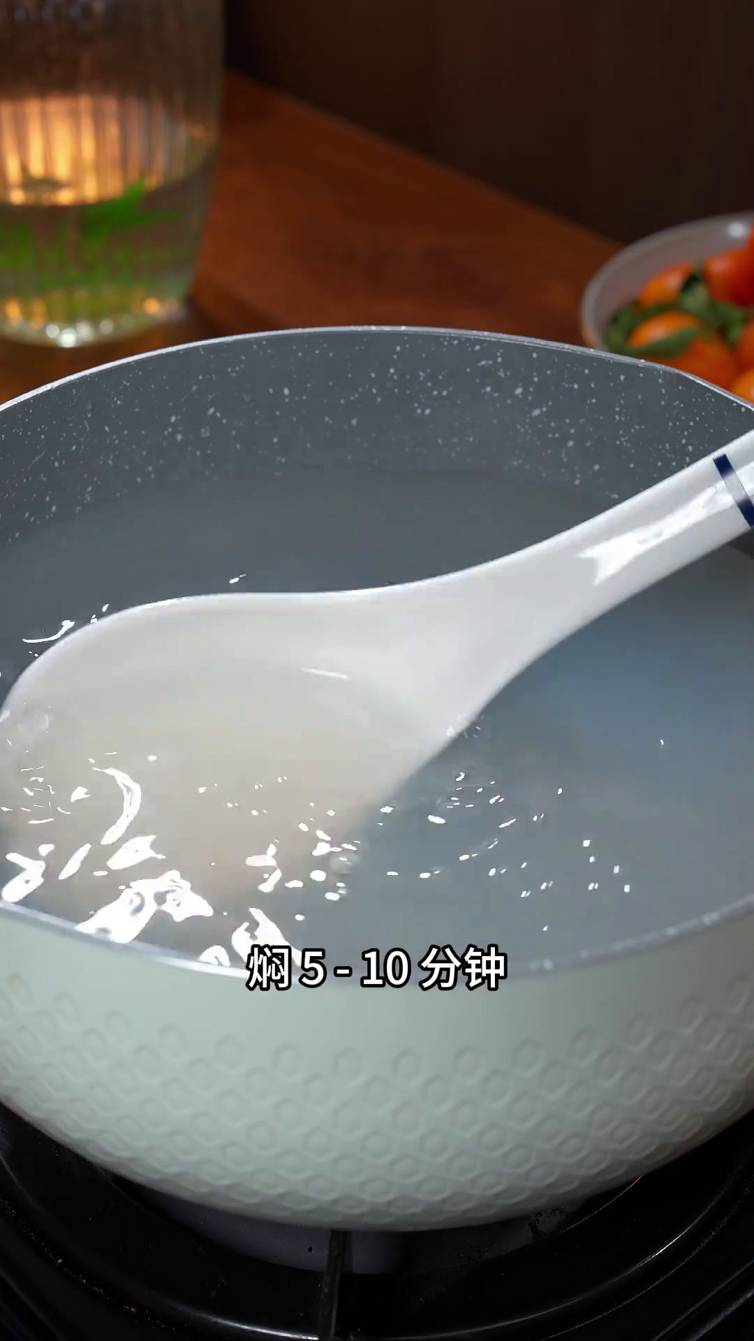 广东茶楼同款的椰汁西米糕,Q弹爽口,做法也很简单哦