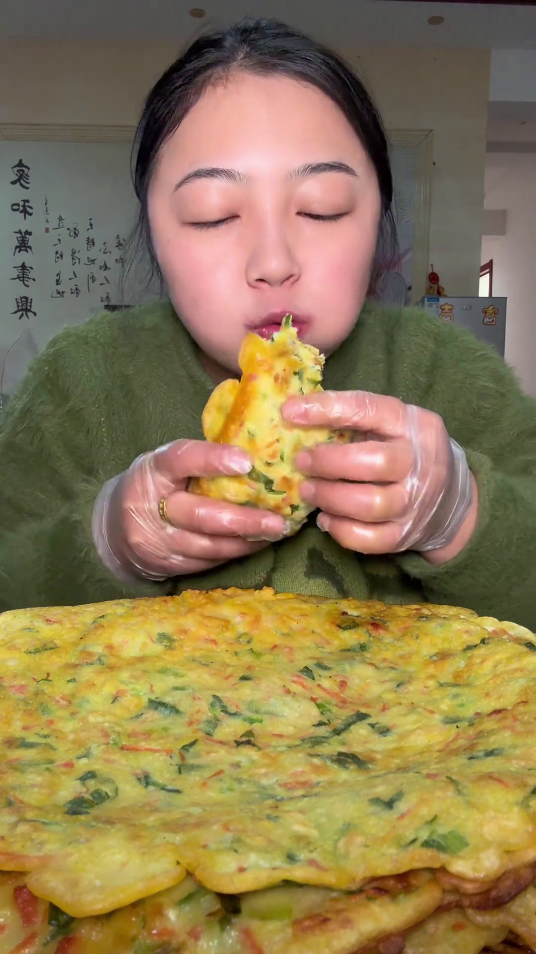 今天和我妈去赶大集,还吃了嘎嘣酥的蔬菜鸡蛋饼