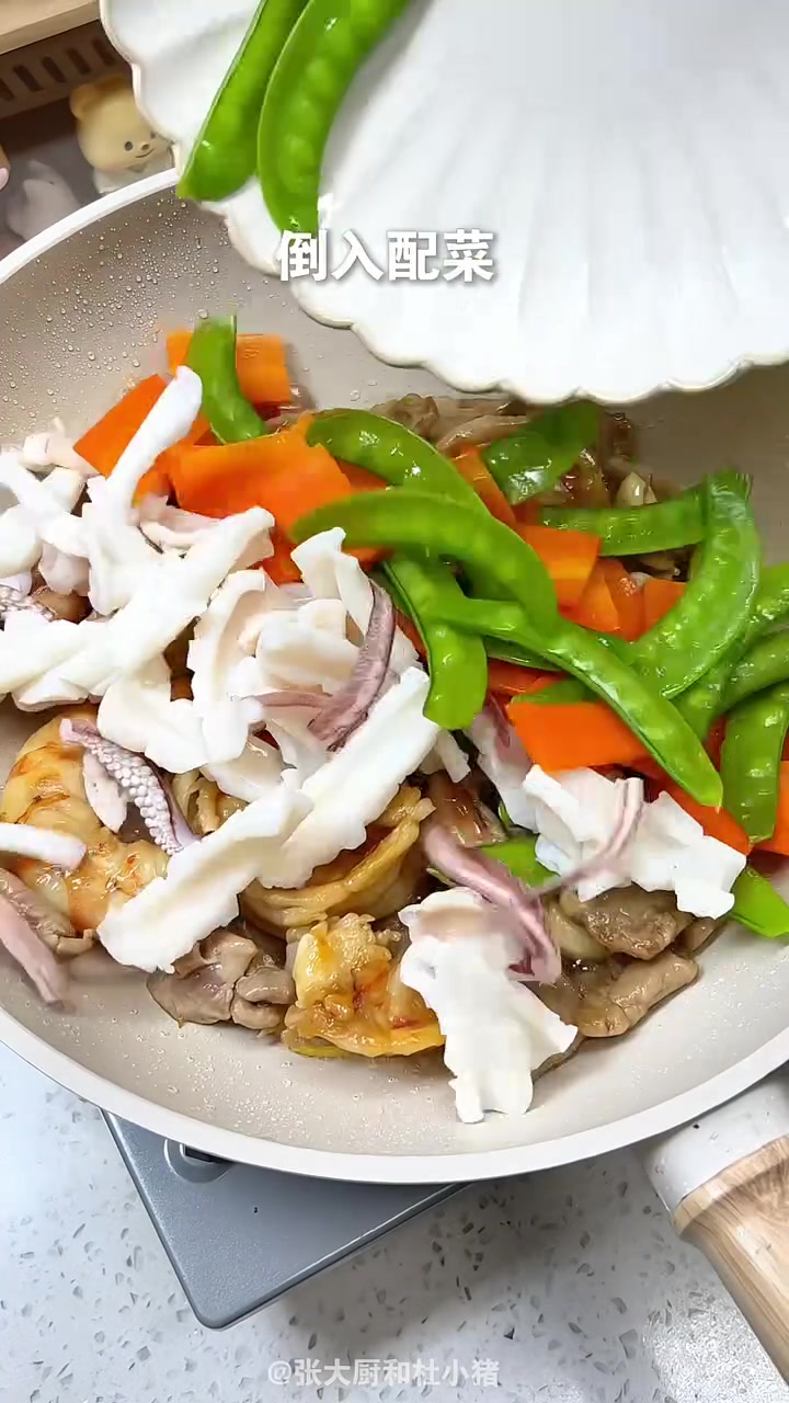 中国男人沉浸式给女友做精致午餐