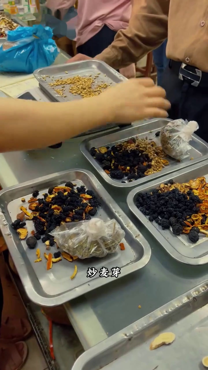 酸梅汤现又称中药奶茶,好喝健康