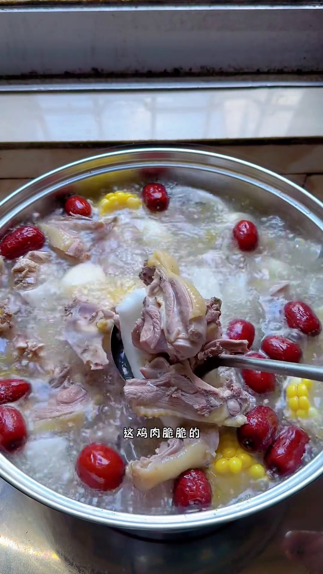 腐竹羊肉煲、酸笋酸芋梗鱼煲、椰子鸡汤,每一道菜都巨好吃