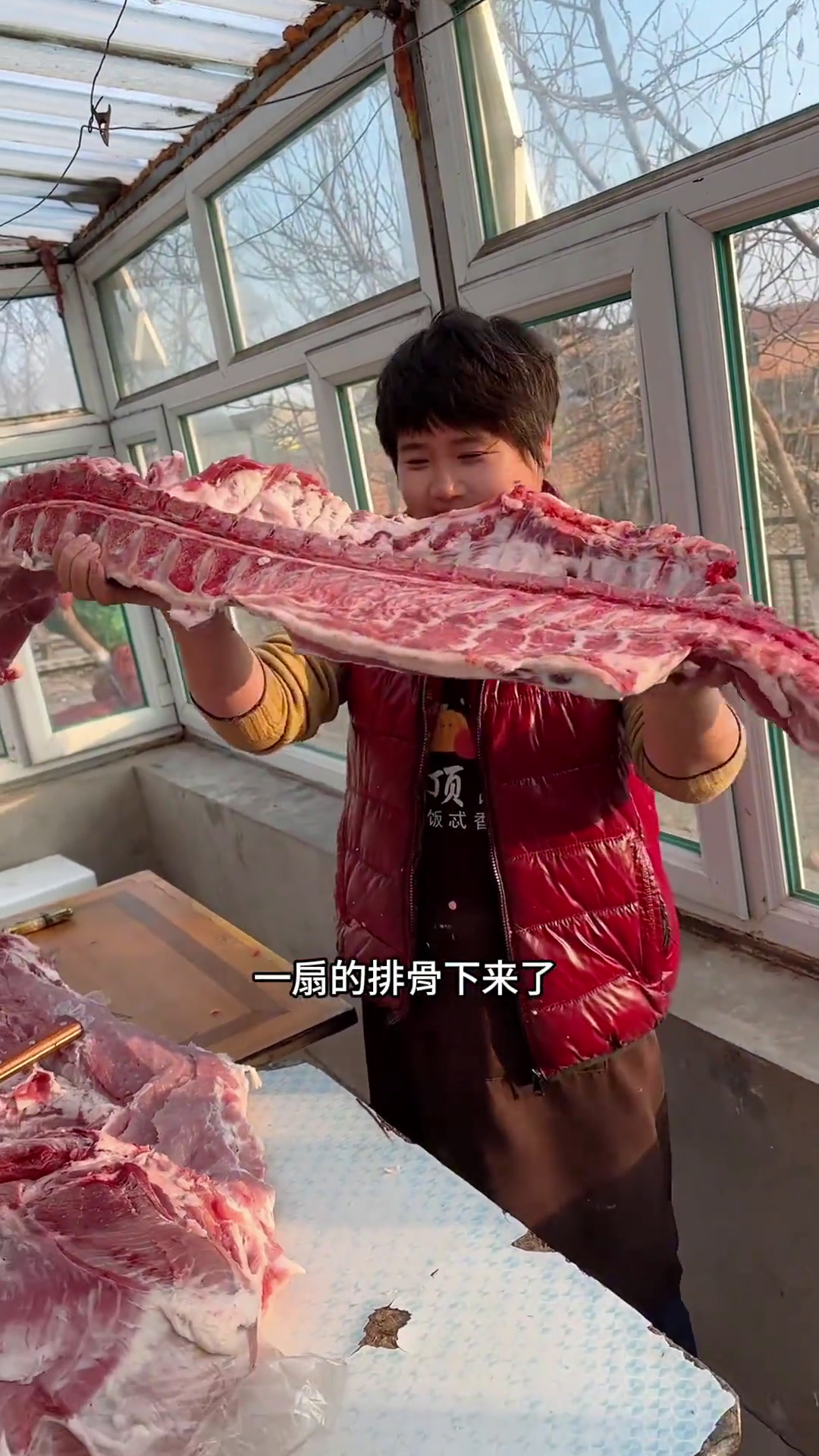 备年货啦 猪肉半子回来我家年货也就备齐了 坐等过年开搂