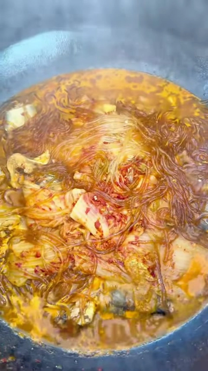 辣白菜炖明太鱼!