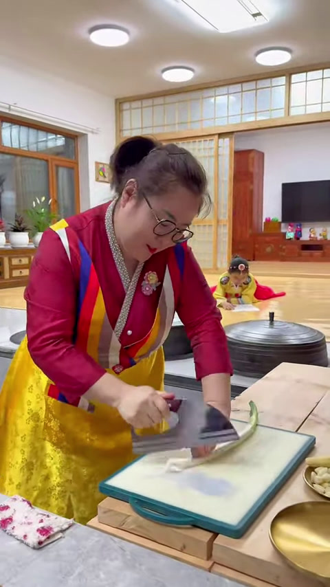 「红烧明太鱼」收拾完新家,为孩子和老哥做一顿明太鱼,生活简单又幸福!