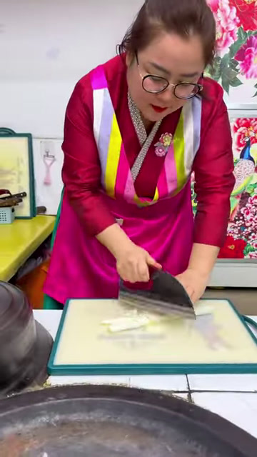 我哥从俄罗斯带回来的大马哈鱼,做成红烧大马哈鱼和香煎大马哈鱼嘎嘎好吃!