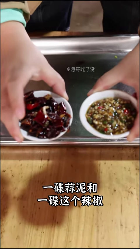 山东大集,4个荤菜拼盘20元,大骨头肉15元,物价太感人