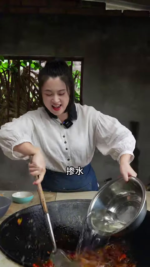 冒菜是一个人的火锅,火锅是一群人的冒菜