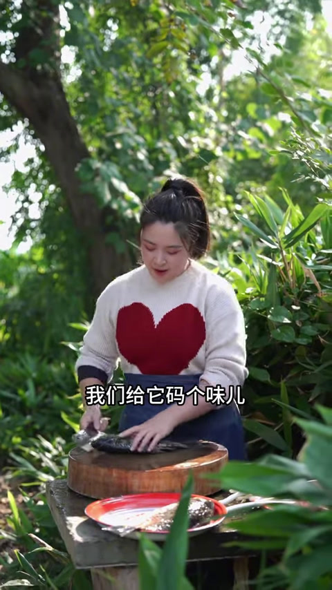 幺舅钓的鲫鱼好大,用来做干烧鱼味道确实不错!