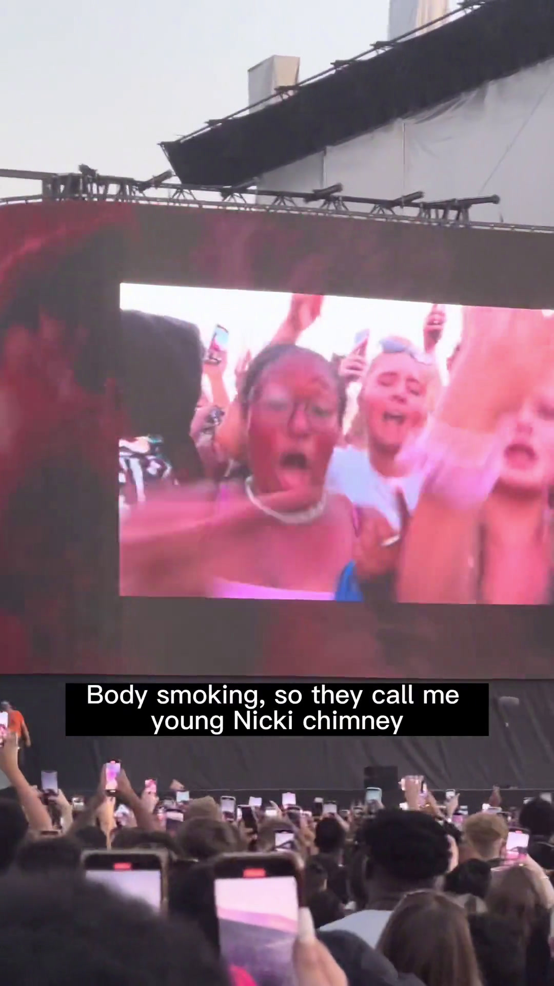 麻辣鸡NickiMinaj在Wireless音乐节演唱与A妹合作的流媒皇单Side