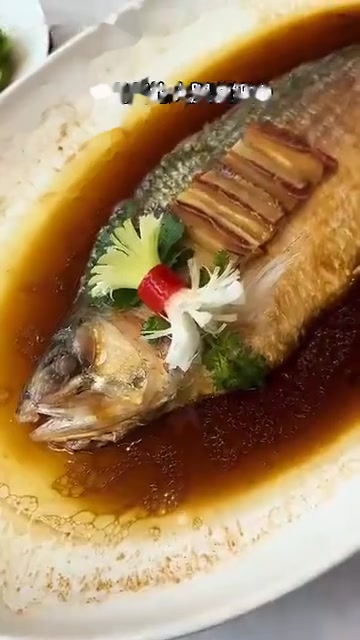 一家功底非常扎实的中华意境菜,以粤菜为基础,融合了各地的时令食材,形成了一些广州不常见的菜