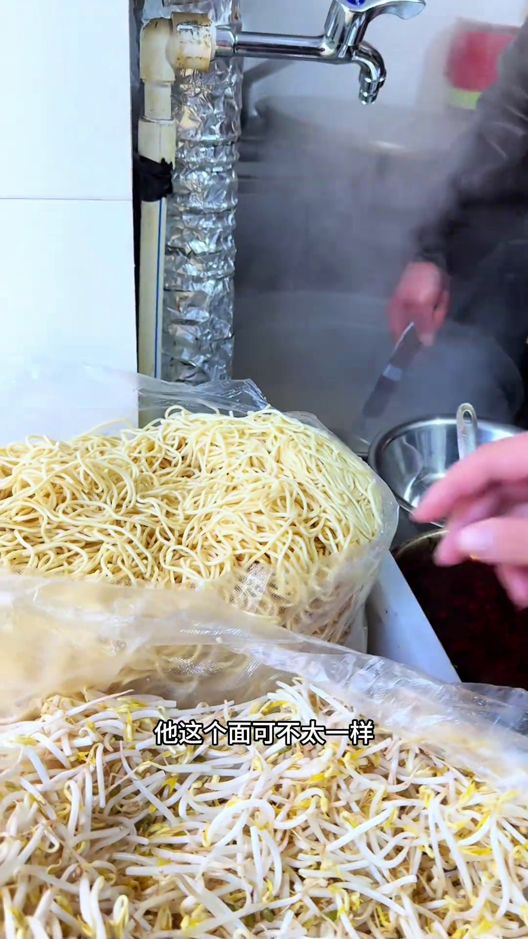 在外时间久了,最想念的莫过于家乡信阳的那碗红油热干面