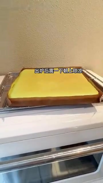 今天做了奶茶和抹茶蛋糕卷 去当上门陪聊了 今天还有抹茶奶冻的制作哦 抹茶空应该会喜欢……