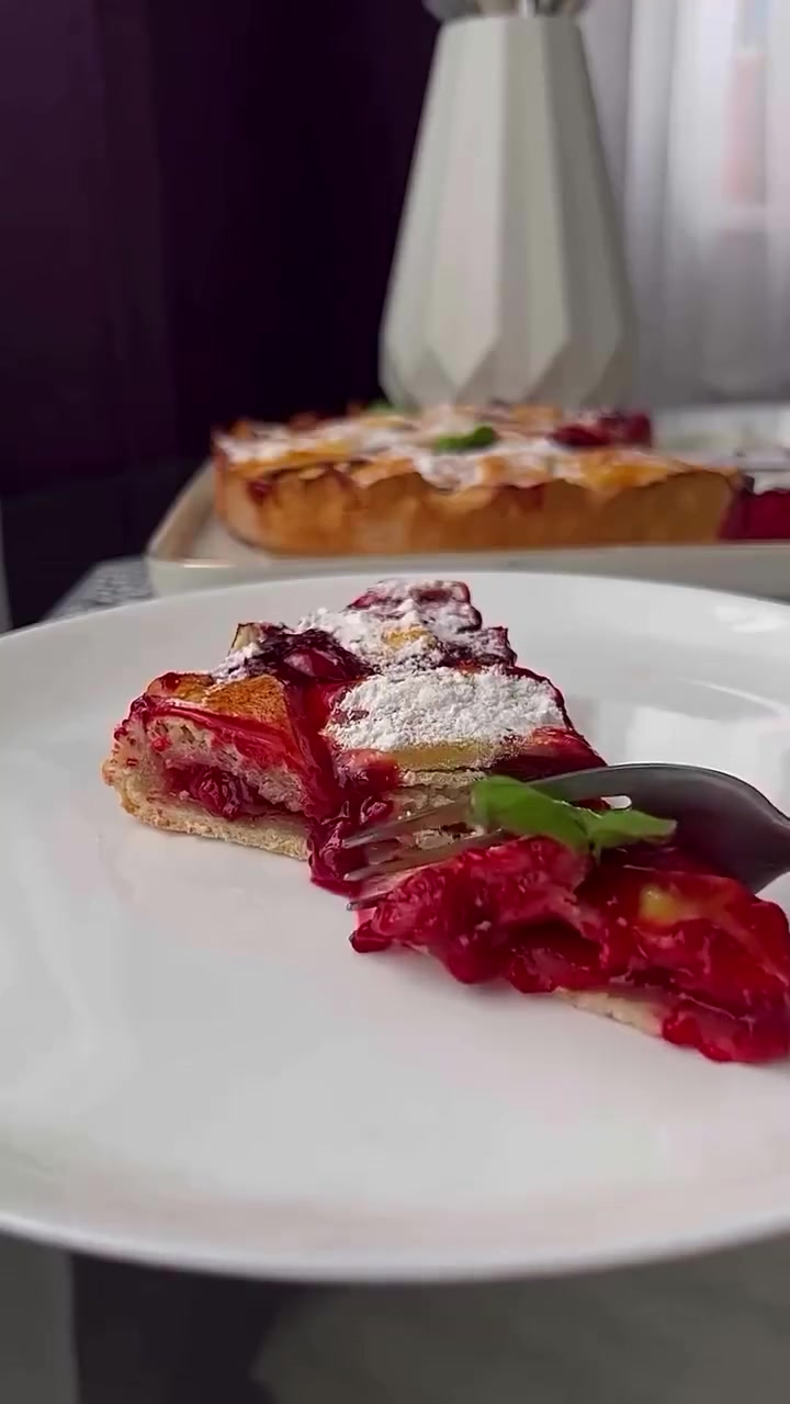 覆盆子派——温暖一天的甜蜜魔法   酥脆饼皮、多汁覆盆子,这款派简单又治愈,让你瞬间拥有好