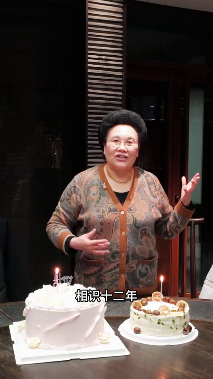 每年的小年,是我妈妈(婆婆)的生日。今年尤为特别,姐姐的孩子当天正好是阳历生日,阳历和阴历