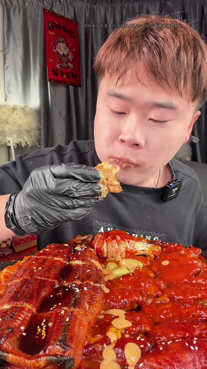 韩式鸡翅配芝士土豆泥火鸡面加火烧茄子和酱多多炸鸡还有小龙虾