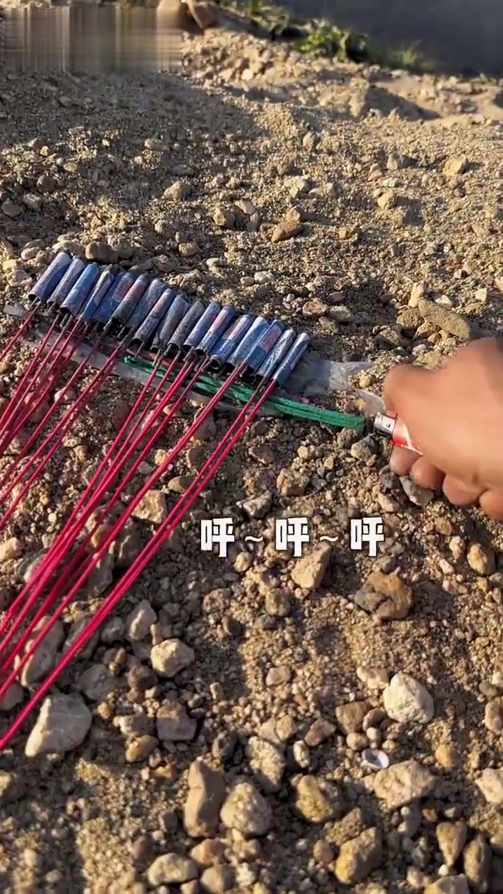 可以放鞭炮了河里炸鱼