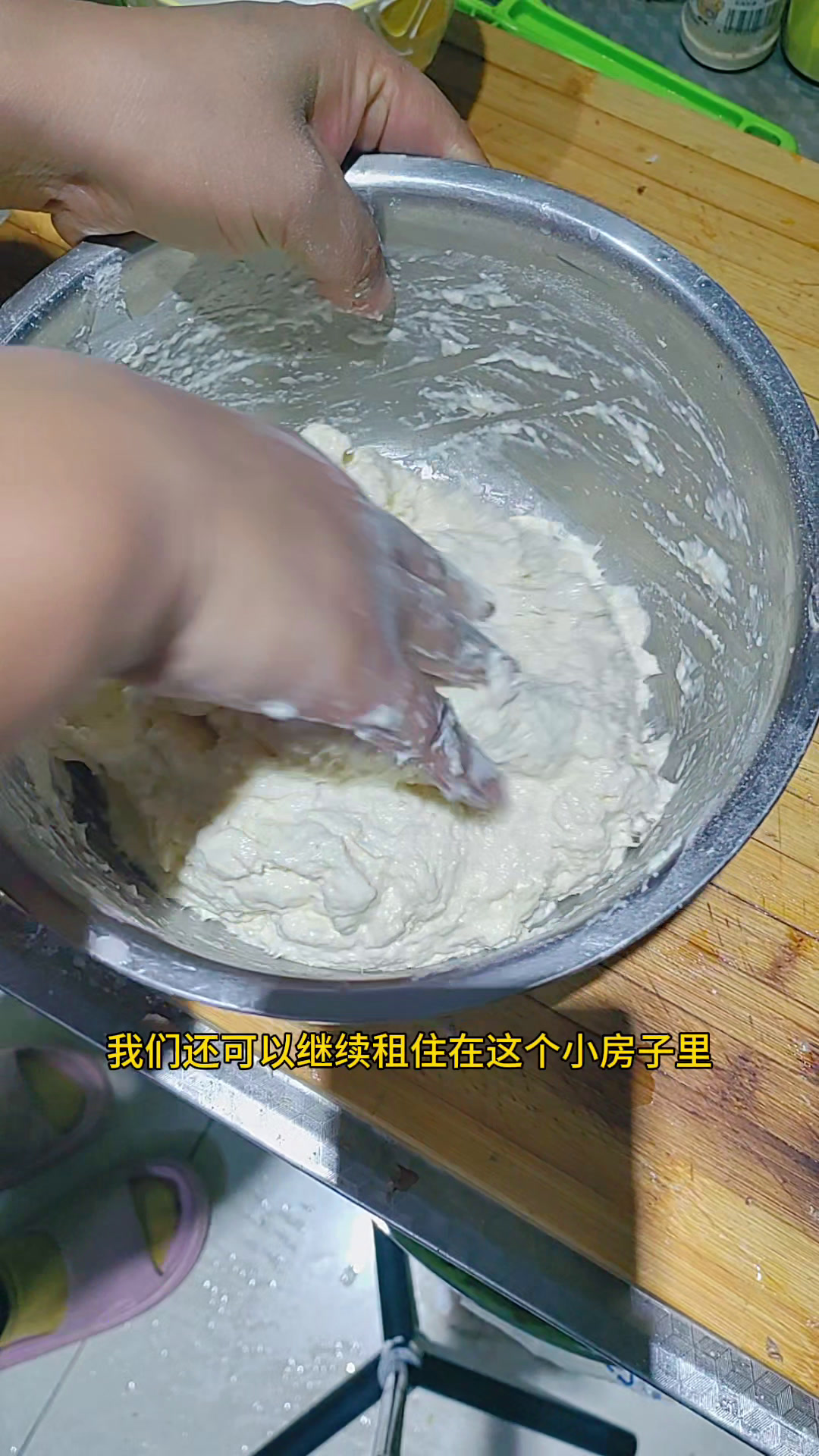 烙饼配羊汤,亏钱卖房生活还要继续该吃吃该喝喝