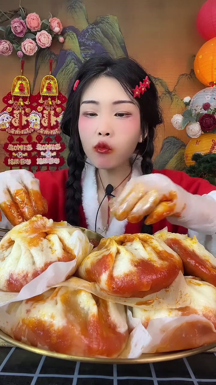 晚上好姐妹们,今天吃香菇牛肉包子了,菇香肉嫩,口口爆汁