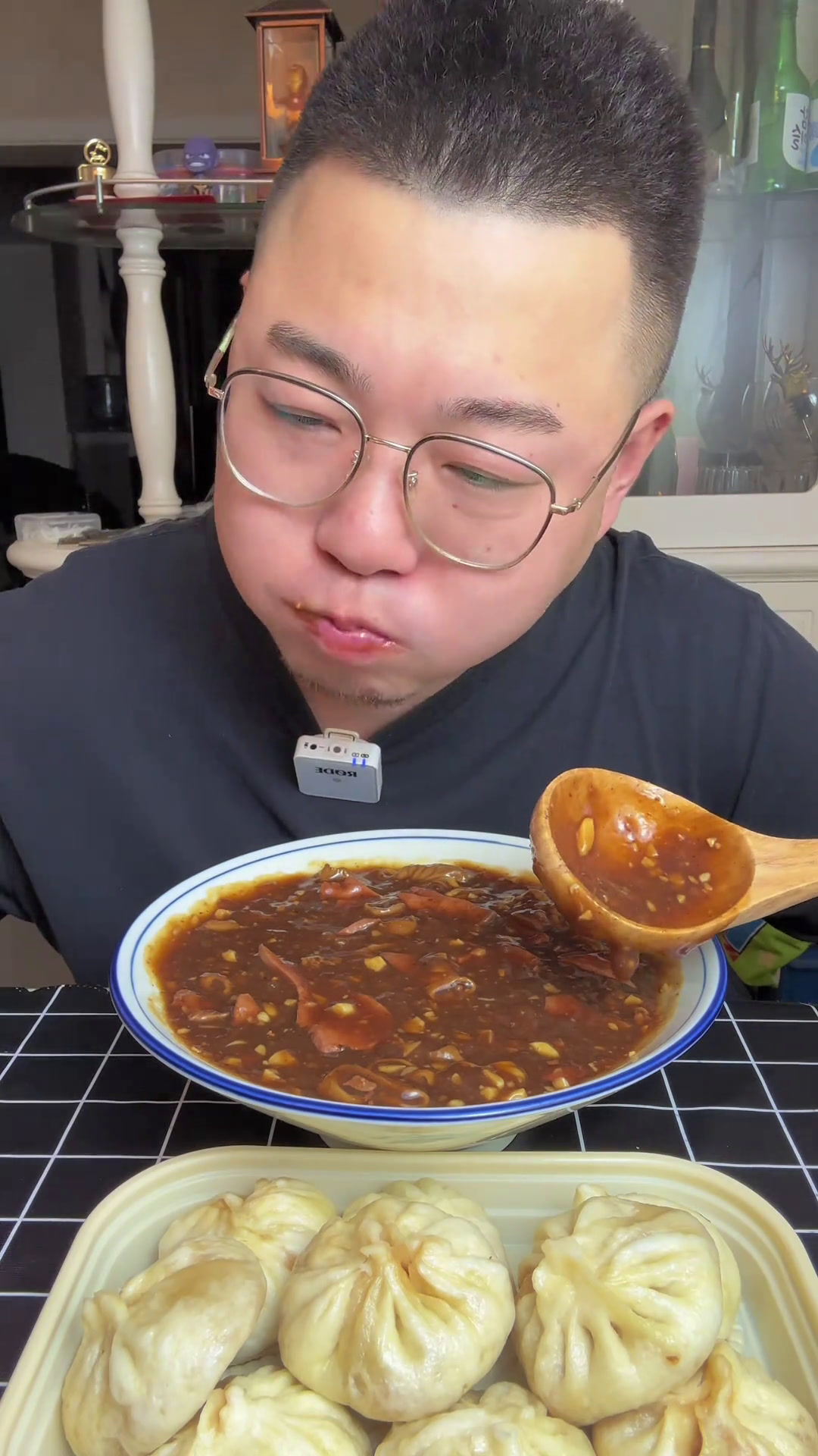三碗炒肝配上三两包子哈哈哈